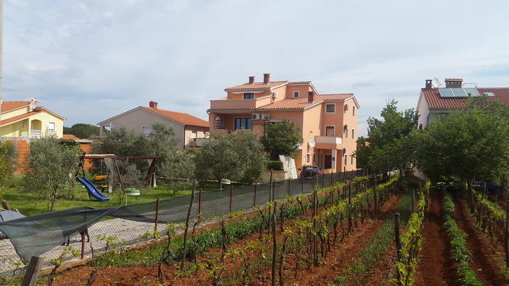 Apartmani Viktorija Fažana Kültér fotó